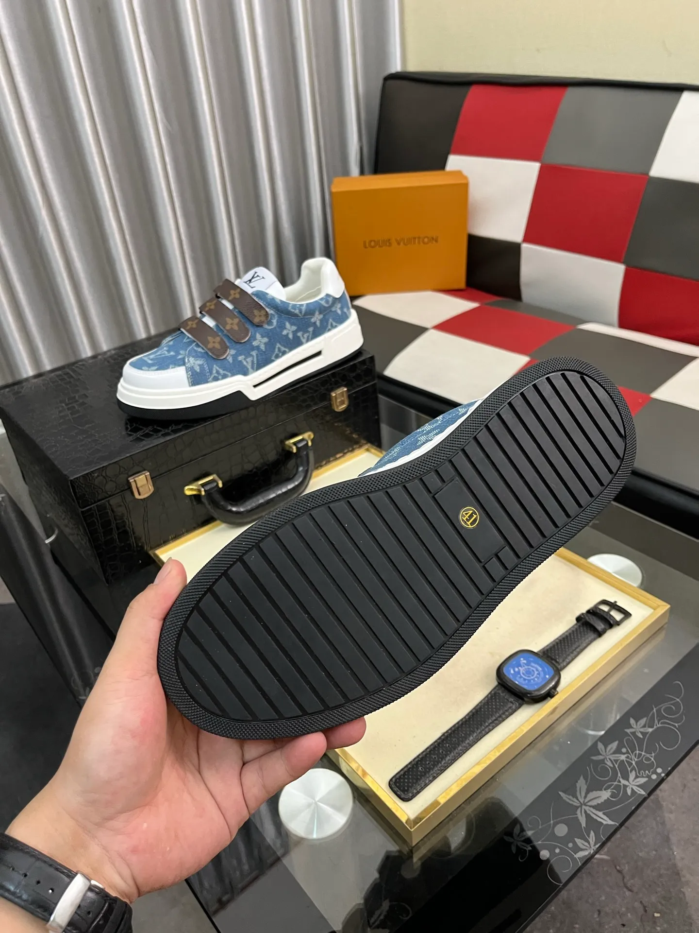 Men's Men's Shoes 💰420⌚️⌚️🇮🇹🇮🇹LV Louis Vuitton. The latest trendy casual shoes are popular in physical stores in sizes 38-44. New spring and summer comfortable imported custom original cowhide, unique jacquard fabric element design. Paired with sheepskin lining, Lv original bottom, [taiyang][taiyang] high-end packaging and high quality💪Details determine the quality, you can enter and leave the counter at will, welcome to compare🇮🇹